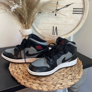 Air Jordan 1 shadow red. 6Y. He wore them about 5-6 times